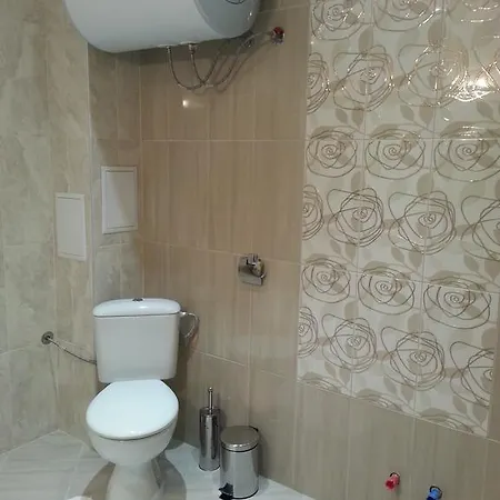 蒂拉公寓酒店